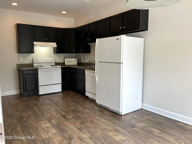 $2,100 | 15 Lancaster Place, Milton, NY 12020