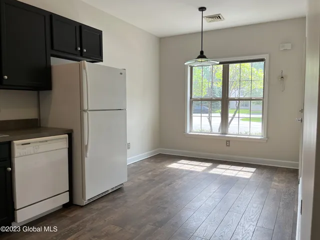 $1,975 | 15 Lancaster Place, Milton, NY 12020