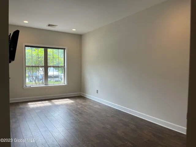 $1,975 | 15 Lancaster Place, Milton, NY 12020