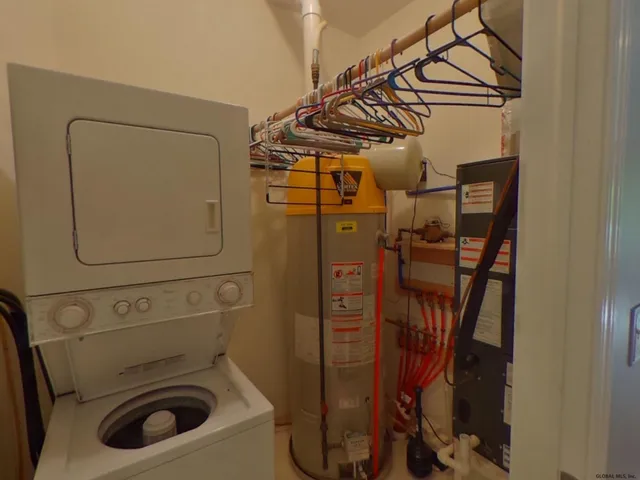 $2,100 | 15 Lancaster Place, Milton, NY 12020