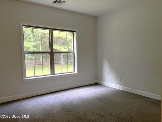 $2,100 | 15 Lancaster Place, Milton, NY 12020