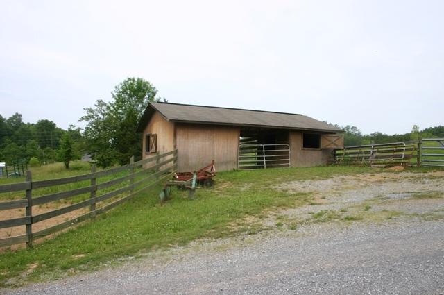 1120 Holbert Cemetery Road Sevierville, TN 37876 - Photo 34 of 35 barn 1