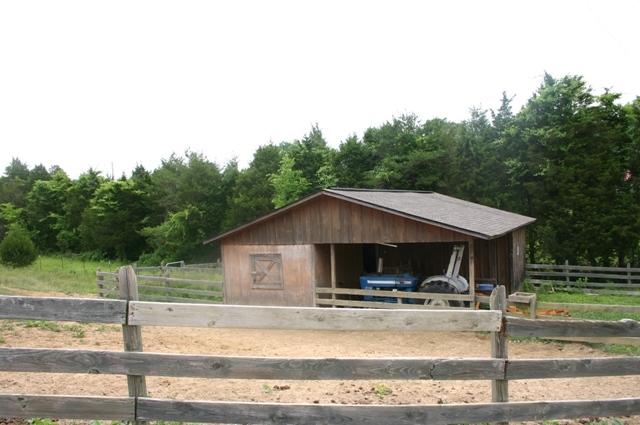 1120 Holbert Cemetery Road Sevierville, TN 37876 - Photo 35 of 35 barn 2