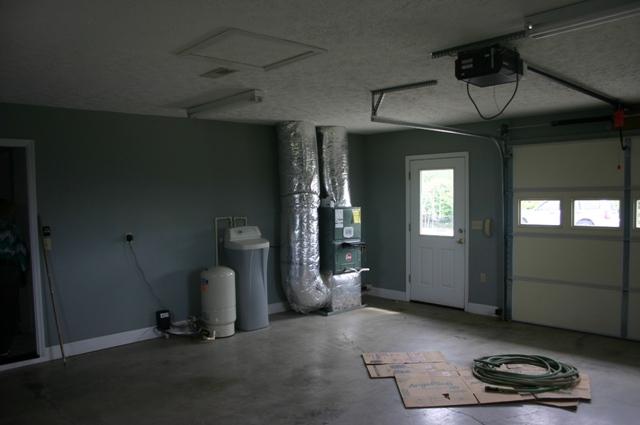 1120 Holbert Cemetery Road Sevierville, TN 37876 - Photo 8 of 35 garage