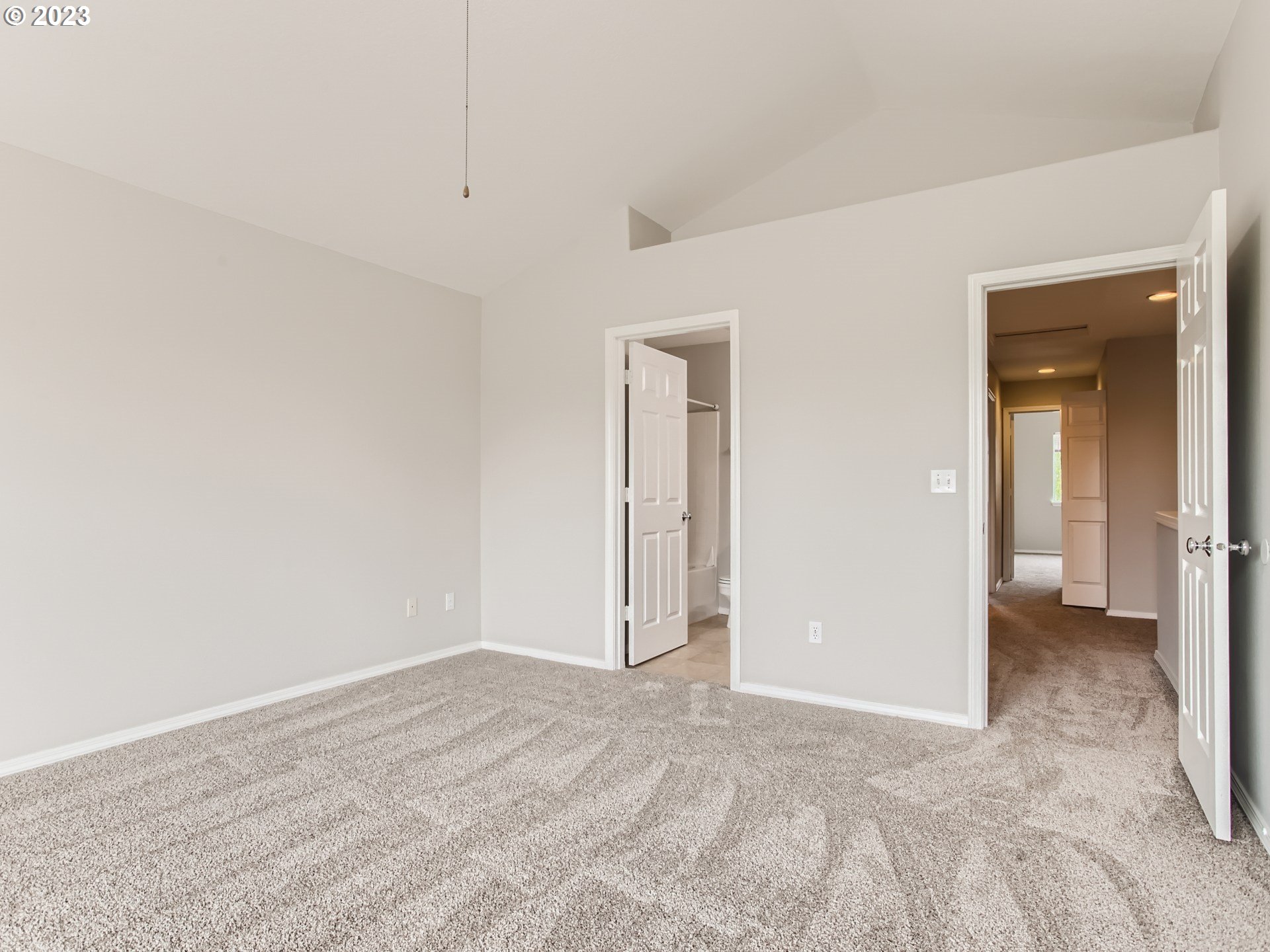 5877 Southeast 15th Drive Gresham, OR 97080 - Photo 14 of 27 a view of a room with an empty space