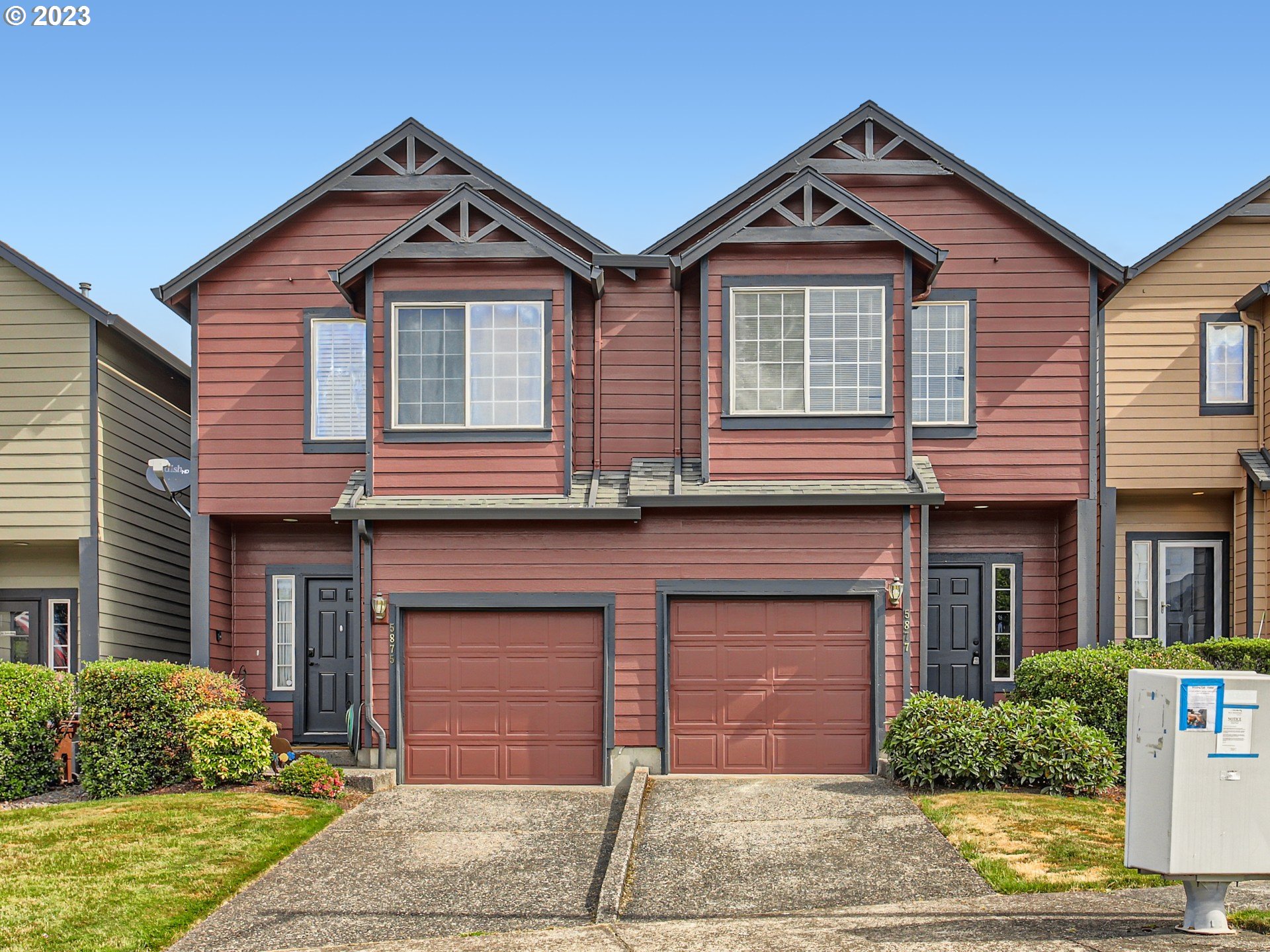 5877 Southeast 15th Drive Gresham, OR 97080 - Photo 2 of 27 a front view of a house with garden