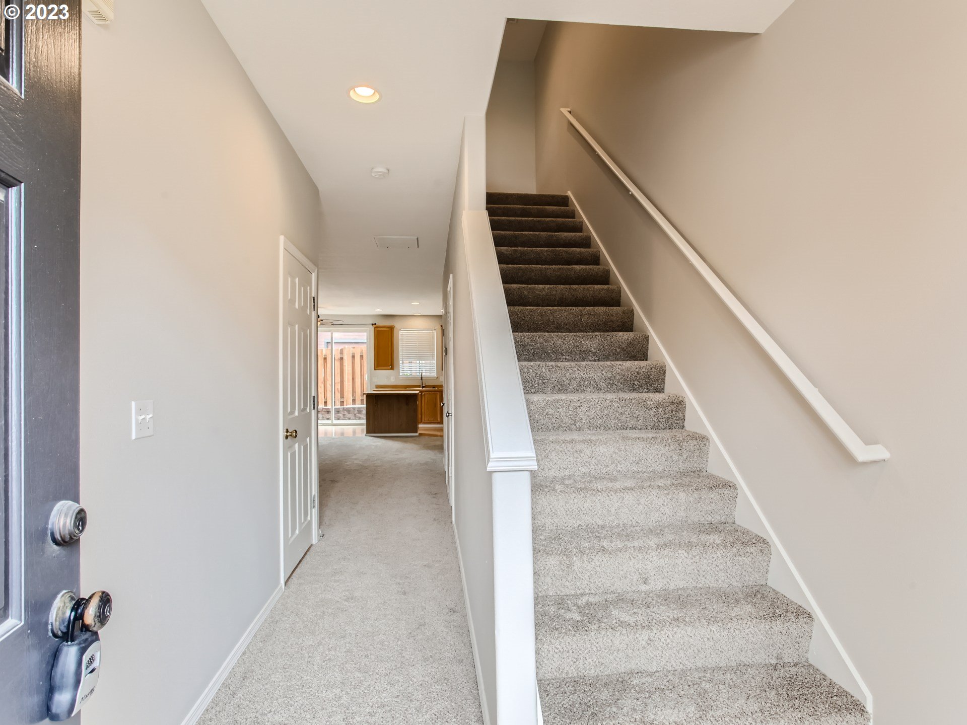5877 Southeast 15th Drive Gresham, OR 97080 - Photo 4 of 27 a view of entryway and hall