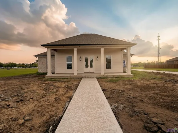 $469,900 | 135 Godchaux Drive, Houma, LA 70360