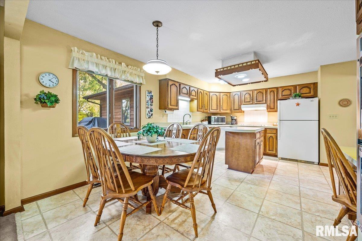 9810 Countryside Lane Edwards, IL 61528 - Photo 13 of 35 Gallery Image 13