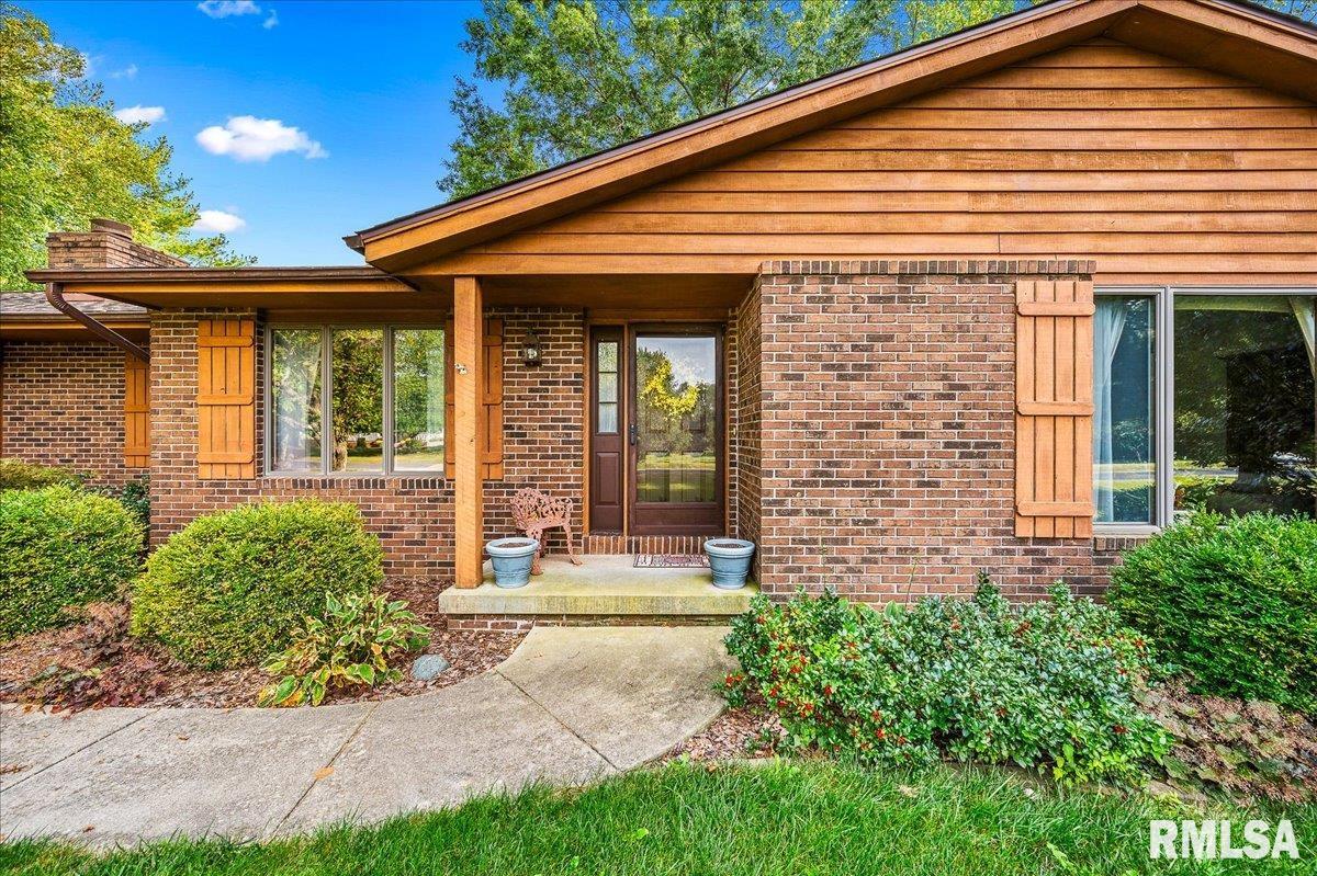 9810 Countryside Lane Edwards, IL 61528 - Photo 3 of 35 Gallery Image 3