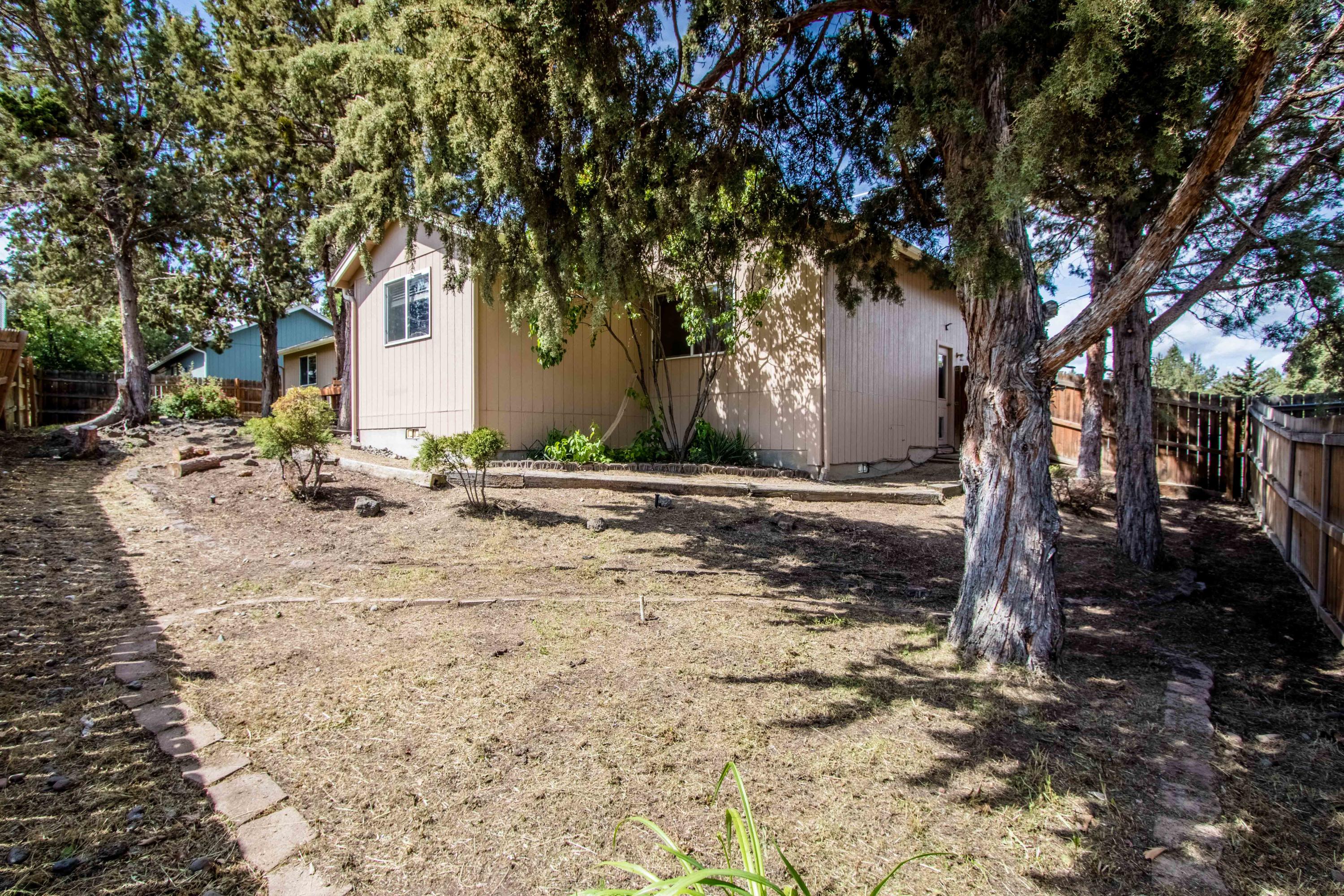 2880 Northeast Baroness Place Bend, OR 97701 - Photo 24 of 24 backyard