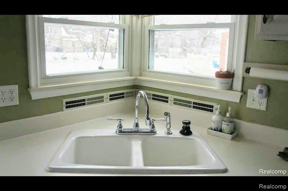 1536 North Renaud Road Grosse Pointe Woods, MI 48236 - Photo 8 of 25