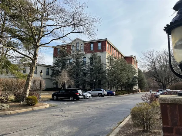 $279,000 | 15 Higgins Street, Unit 123, Smithfield, RI 02917