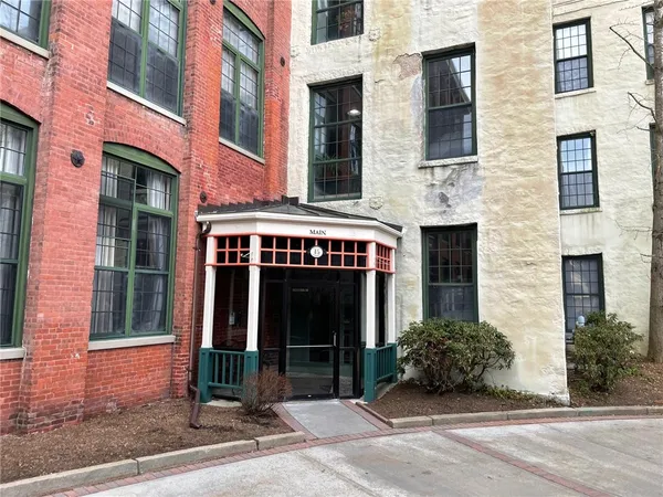 $279,000 | 15 Higgins Street, Unit 123, Smithfield, RI 02917