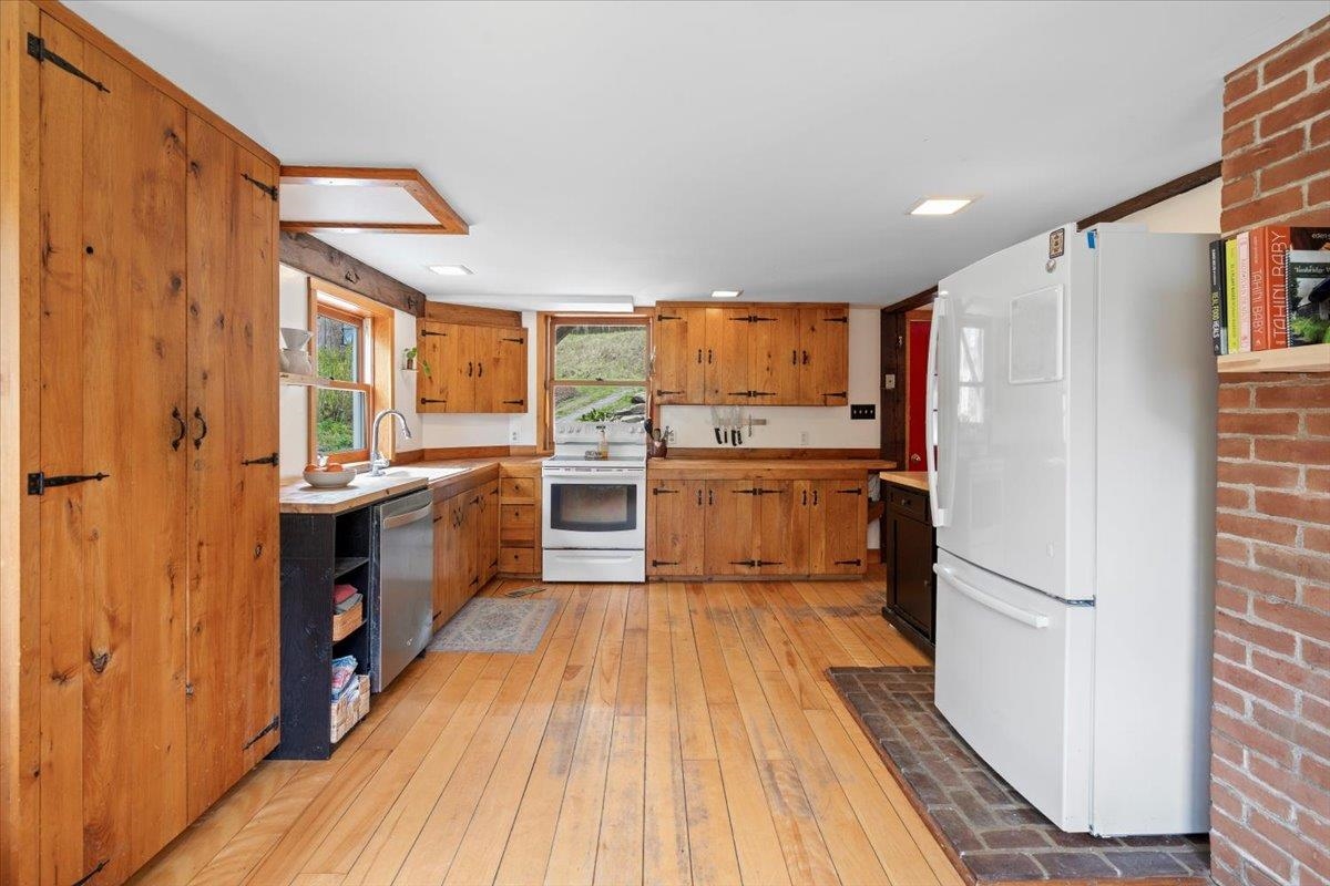 278 Spring Road Tunbridge, VT 05077 - Photo 14 of 52