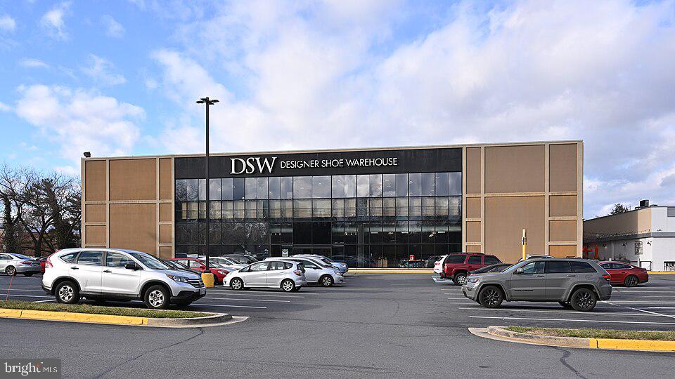 7328 Greentree Road Bethesda, MD 20817 - Photo 33 of 38 DSW (Montgomery Square)