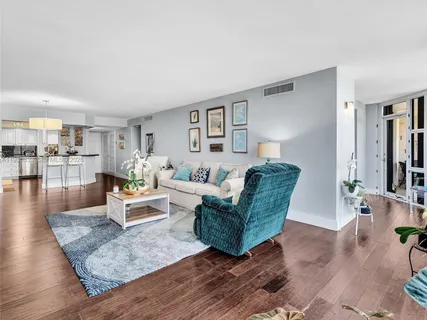 $799,000 | 6423 Collins Avenue, Unit 409, Miami Beach, FL 33141