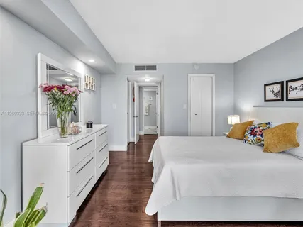 $799,000 | 6423 Collins Avenue, Unit 409, Miami Beach, FL 33141