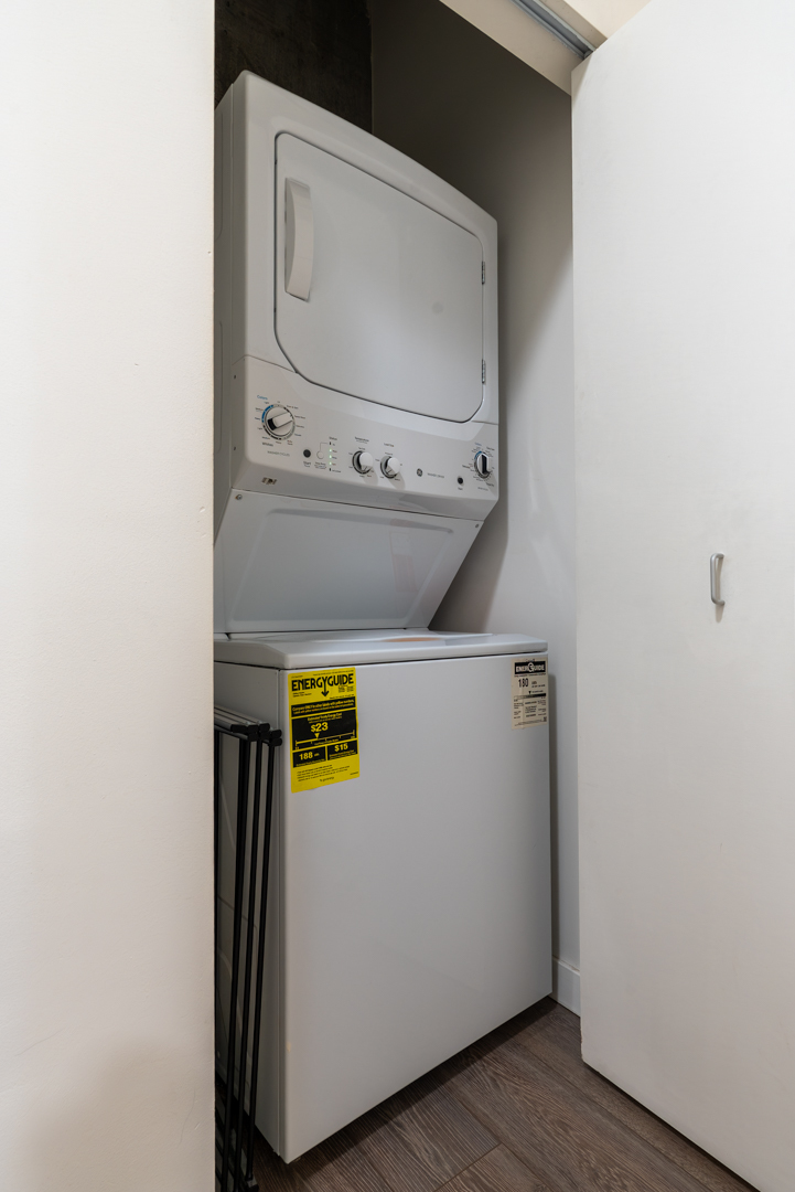 235 West Van Buren Street, Unit 1809 Chicago, IL 60607 - Photo 7 of 17 a utility room with dryer and washer