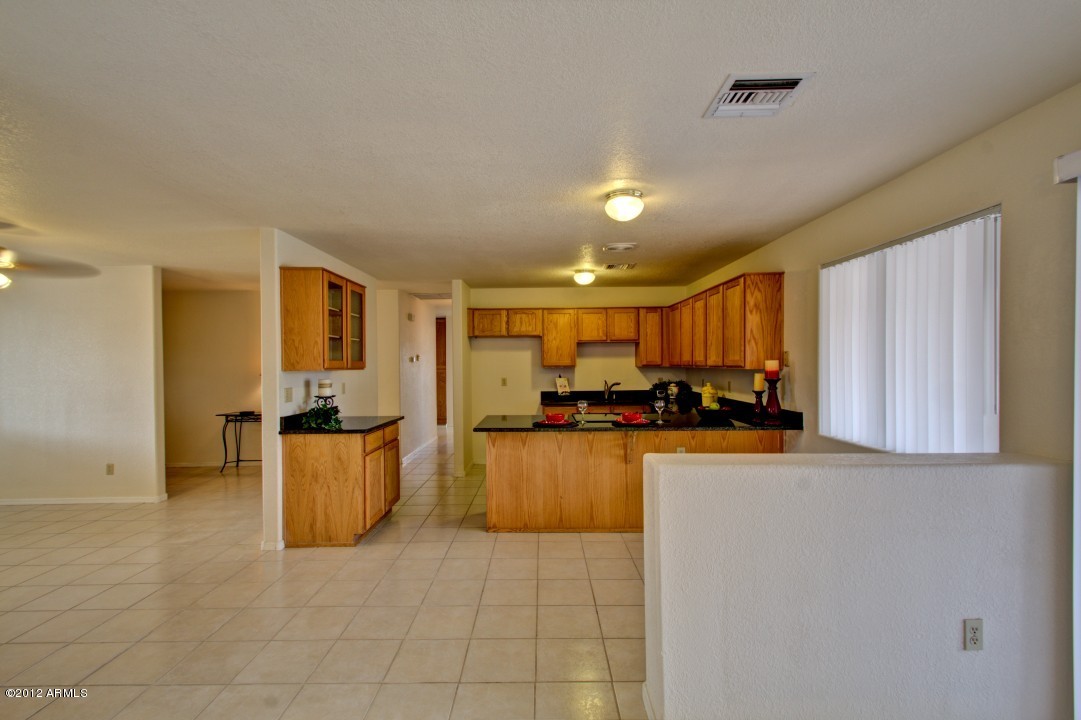 3226 West Wethersfield Road Phoenix, AZ 85029 - Photo 11 of 39 Wethersfield 3226 (11)