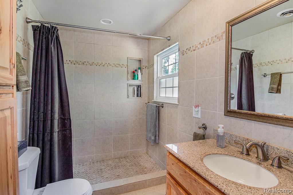 6010 Mack Road Howell, MI 48855 - Photo 15 of 23
