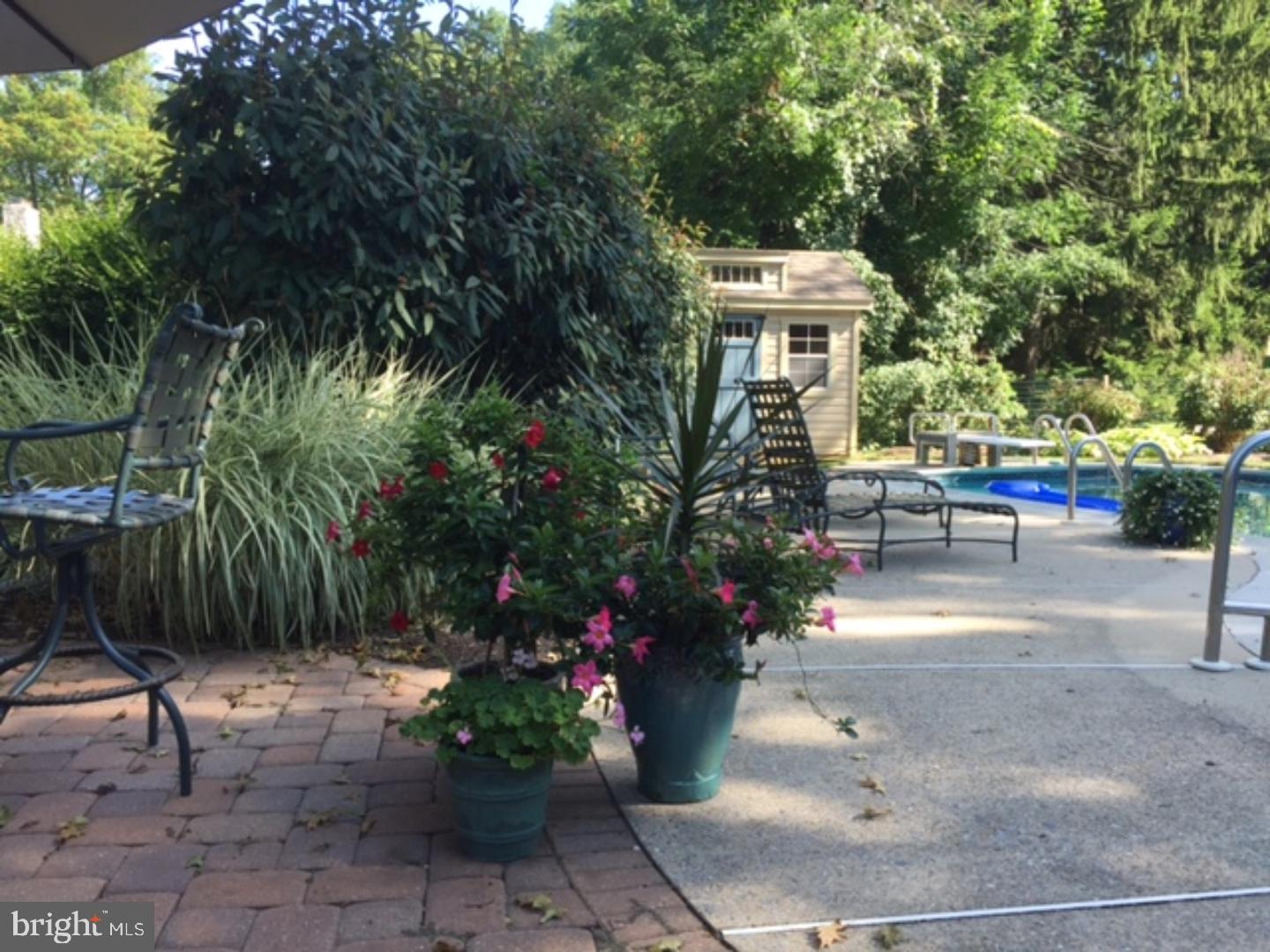 4 Hummingbird Road Wyomissing, PA 19610 - Photo 6 of 14 Pool
