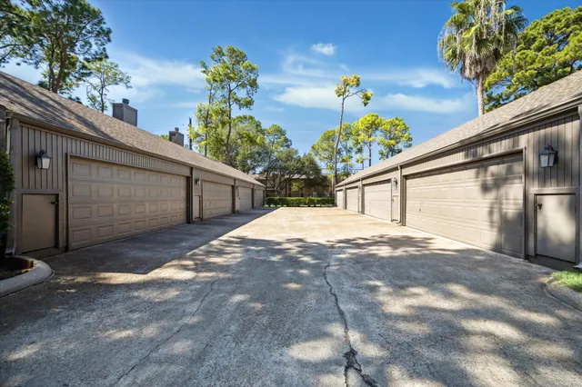 $2,250 | 701 Bering Drive, Unit 402, Houston, TX 77057