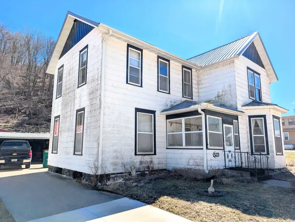 $149,000 | 523 Main Street, McGregor, IA 52157