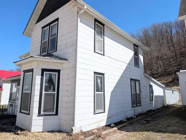 $149,000 | 523 Main Street, McGregor, IA 52157