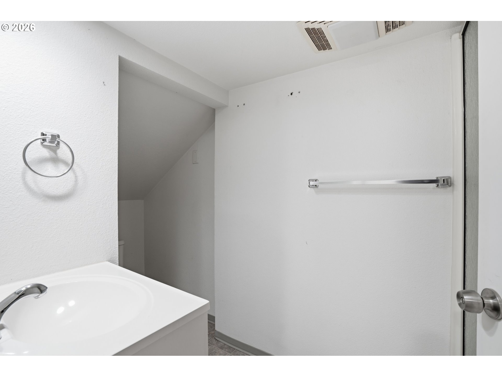 40 Southeast 133rd Avenue, Unit B Portland, OR 97233 - Photo 18 of 24 a bathroom with a sink and a mirror