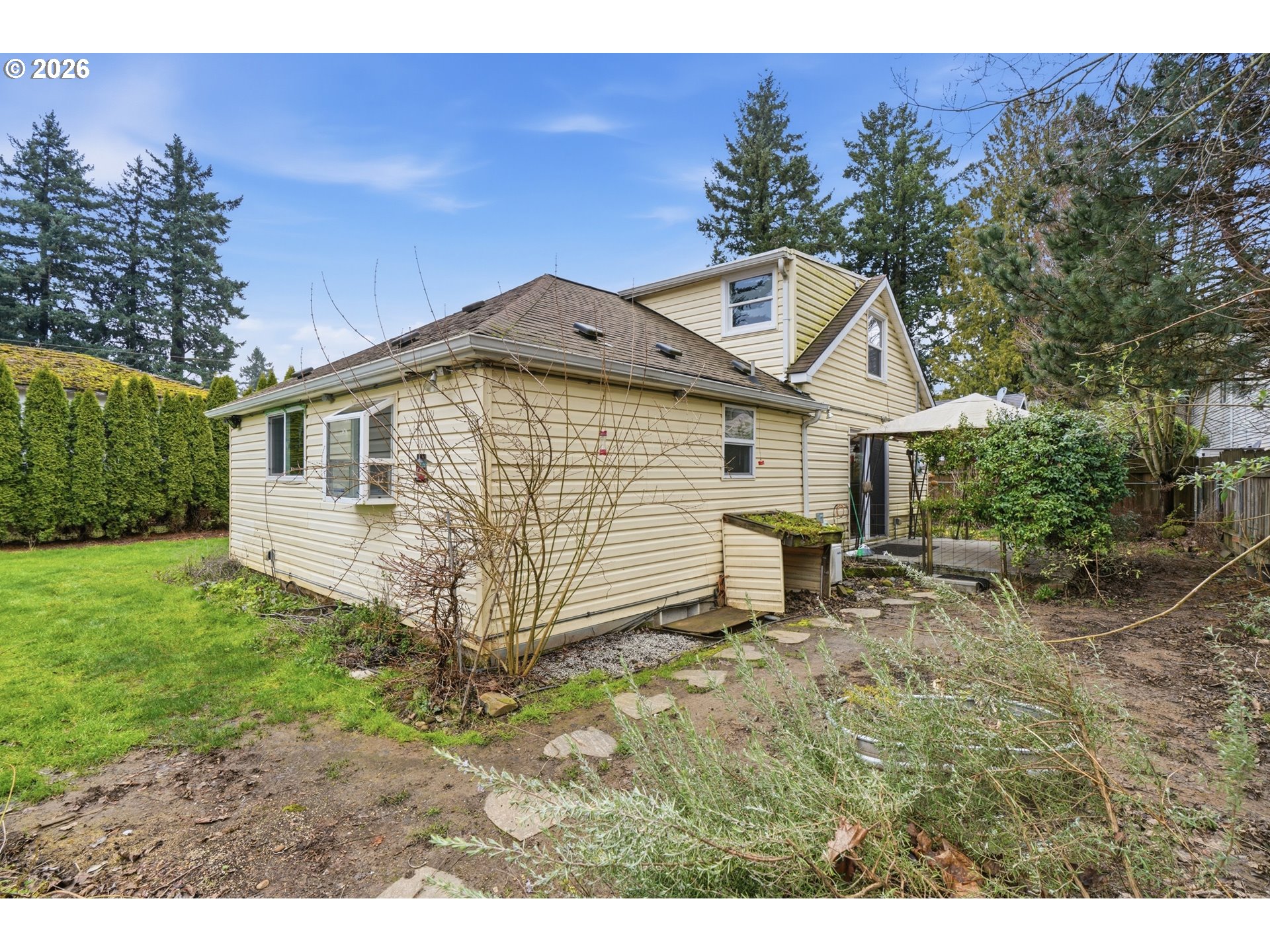40 Southeast 133rd Avenue, Unit B Portland, OR 97233 - Photo 23 of 24 a front view of a house with a garden