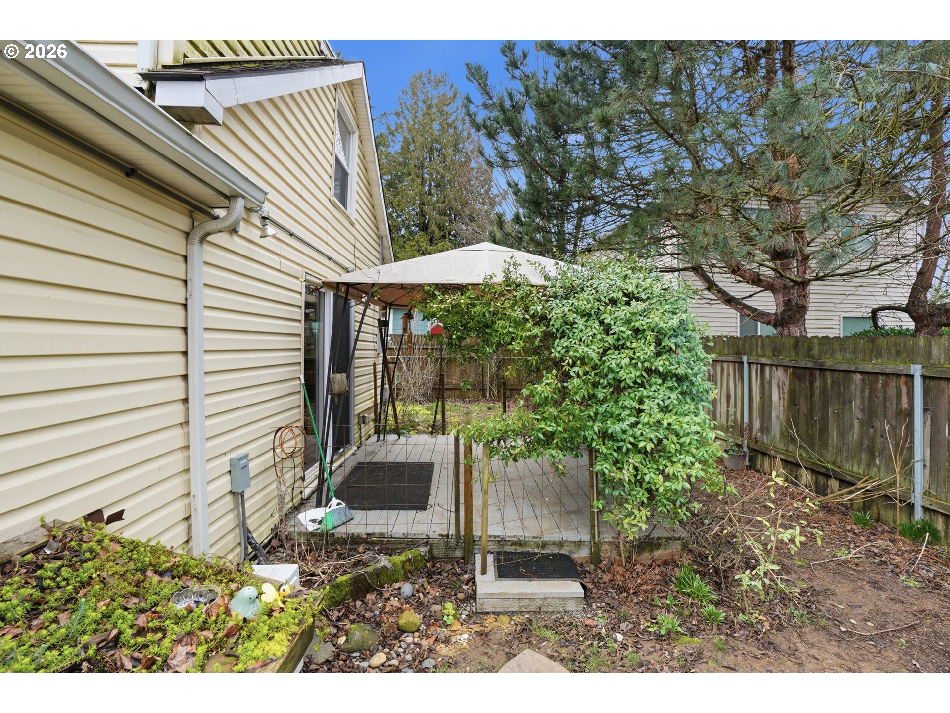 40 Southeast 133rd Avenue, Unit B Portland, OR 97233 - Photo 24 of 24 a view of a patio with table and chairs and wooden fence