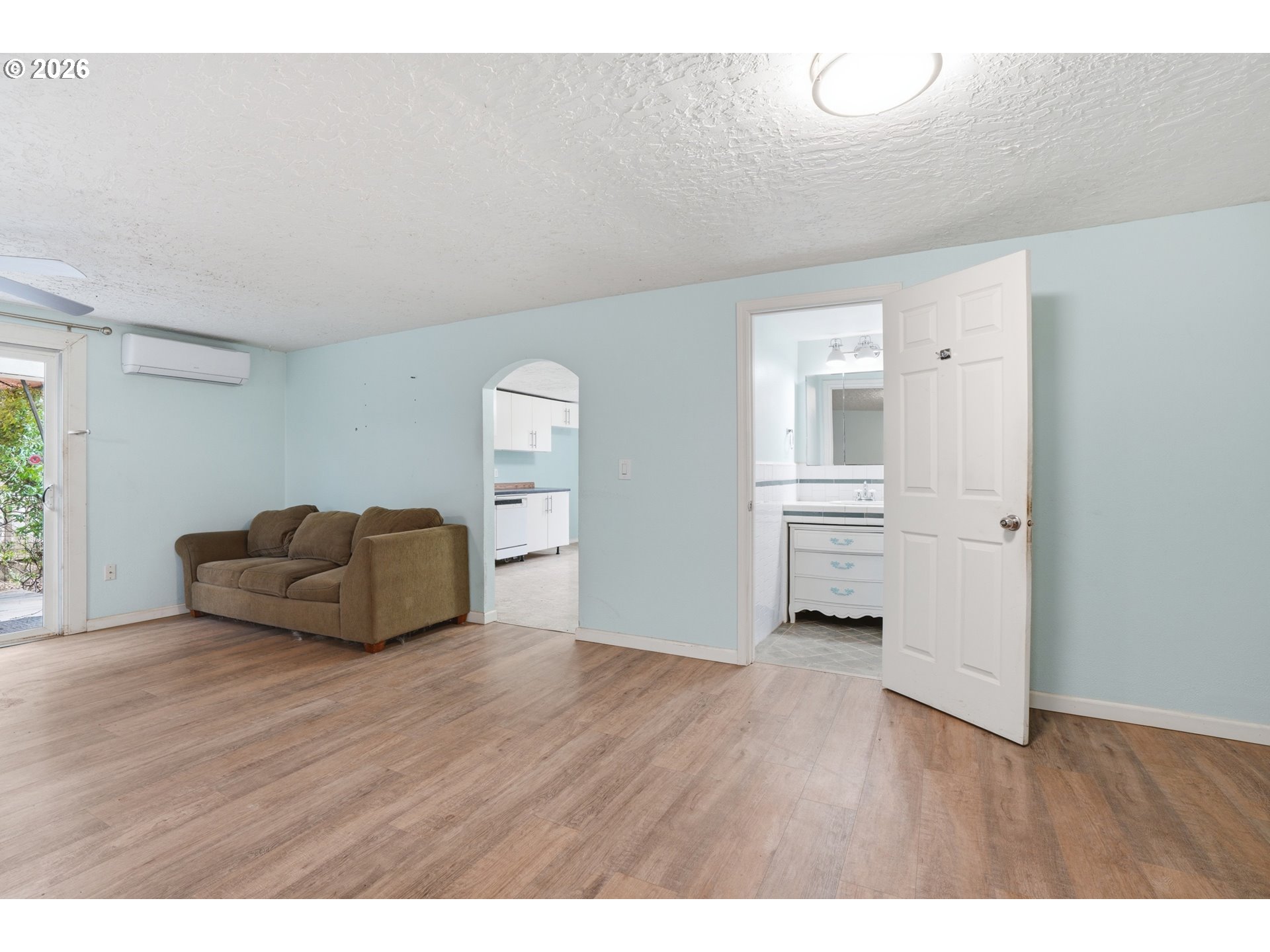 40 Southeast 133rd Avenue, Unit B Portland, OR 97233 - Photo 3 of 24 a living room with furniture and wooden floor