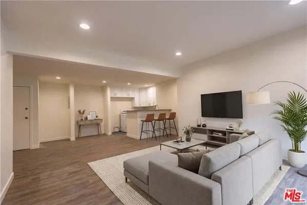 $399,000 | 28947 Thousand Oaks Boulevard, Unit 112, Agoura Hills, CA 91301