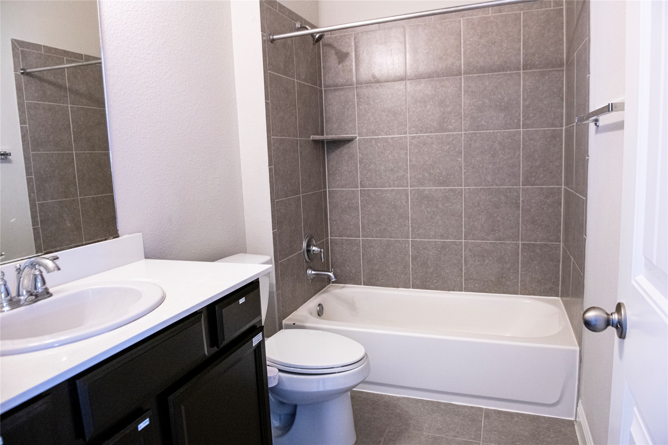 2260 Hat Bender Loop Round Rock, TX 78664 - Photo 24 of 40 a bathroom with a bathtub and a sink