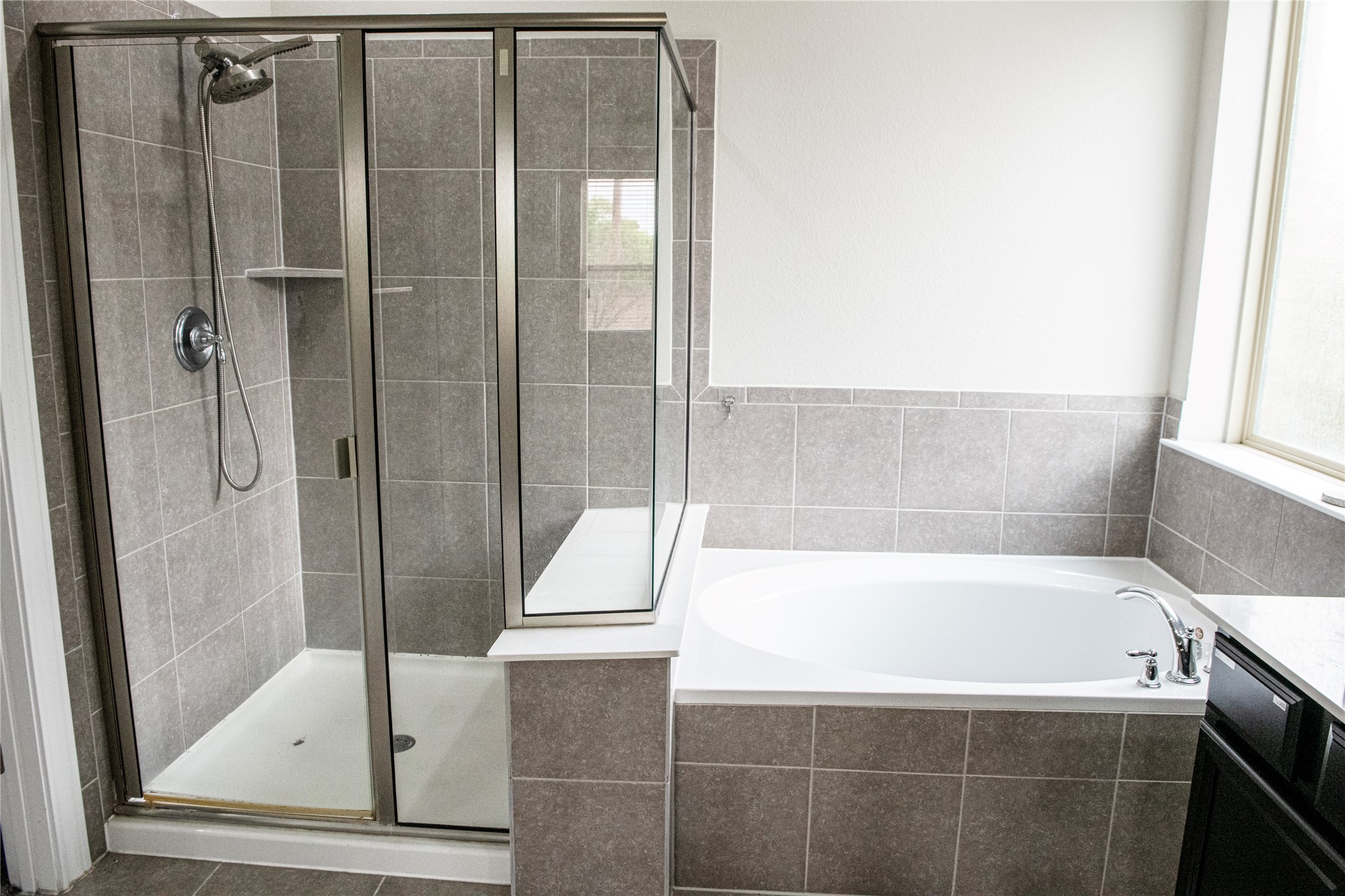 2260 Hat Bender Loop Round Rock, TX 78664 - Photo 33 of 40 a bathroom with a bathtub and a shower