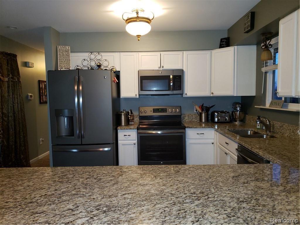 6504 Byron Road Howell, MI 48855 - Photo 12 of 36 20190505_205750.jpg