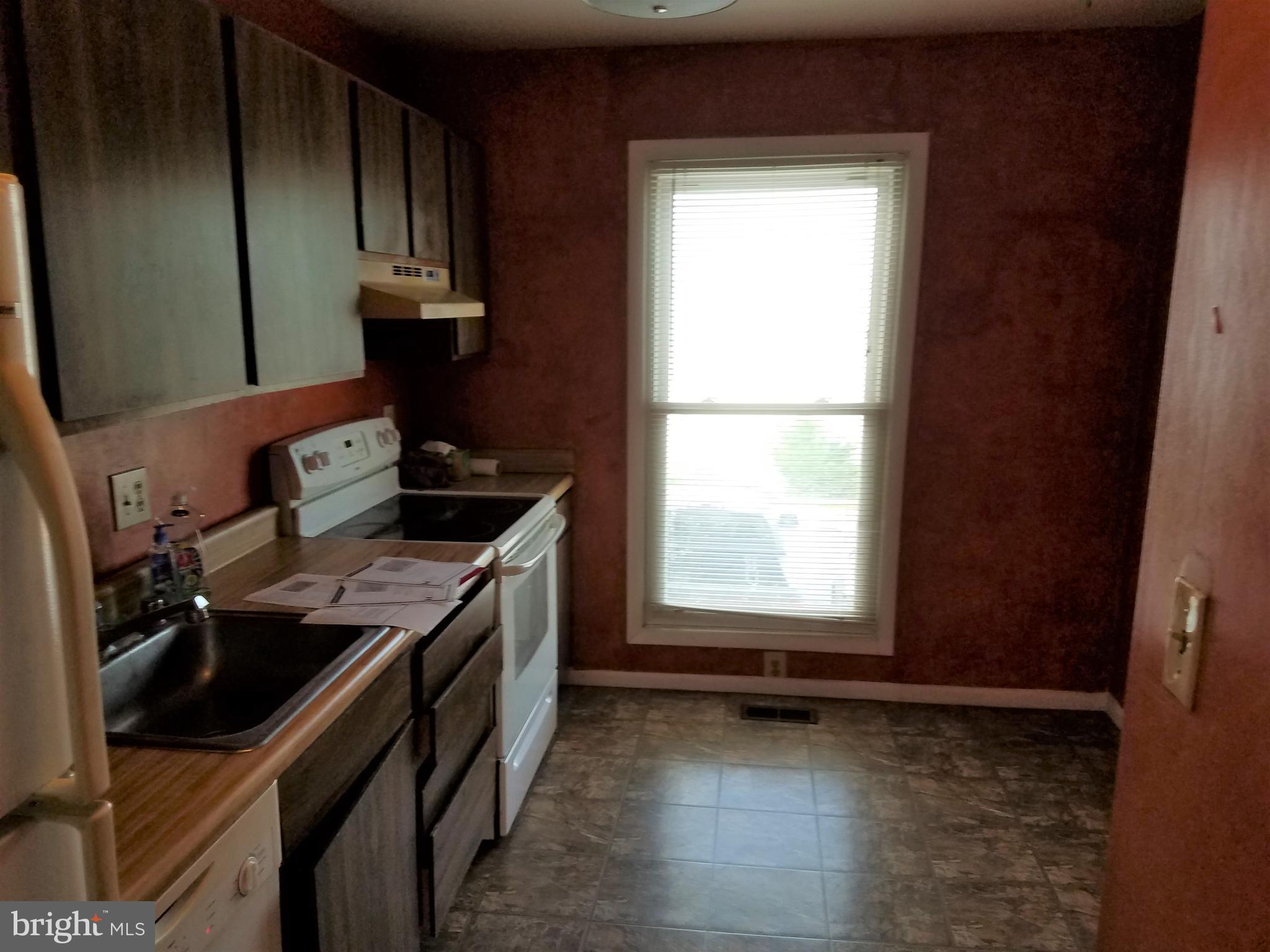 8906 Trimble Way Rosedale, MD 21237 - Photo 14 of 25 Kitchen w/ Eat-In Breakfast Area