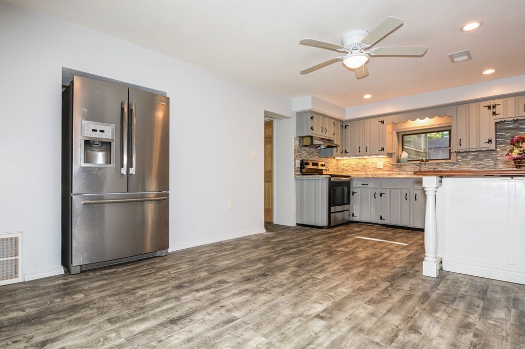 19 West Point Road Webster, MA 01570 - Photo 8 of 28 Gallery Image 8