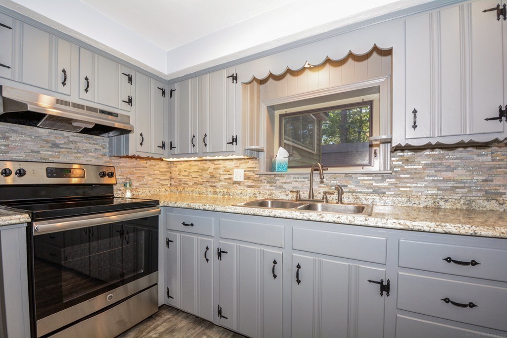19 West Point Road Webster, MA 01570 - Photo 10 of 28 Gallery Image 10
