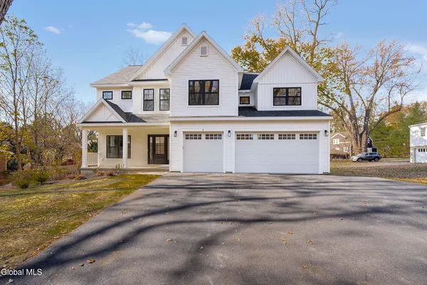 $899,000 | 73 Ashtree Lane, Niskayuna, NY 12309