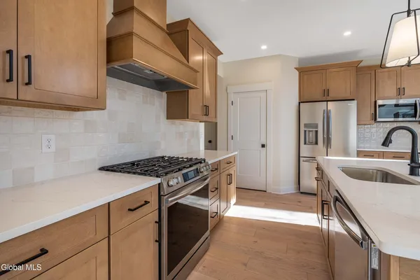 $899,000 | 73 Ashtree Lane, Niskayuna, NY 12309