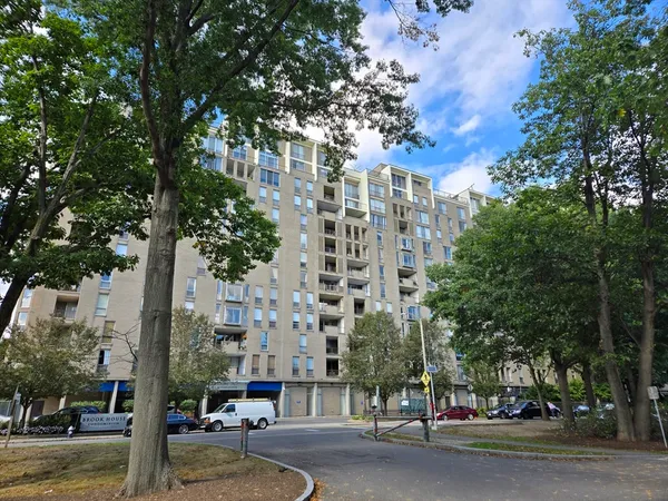 $3,190 | 33 Pond Avenue, Unit 913, Brookline, MA 02445