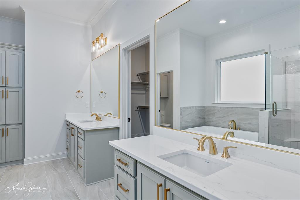 192 St Andrews Benton, LA 71006 - Photo 14 of 26 a bathroom with a sink and a mirror