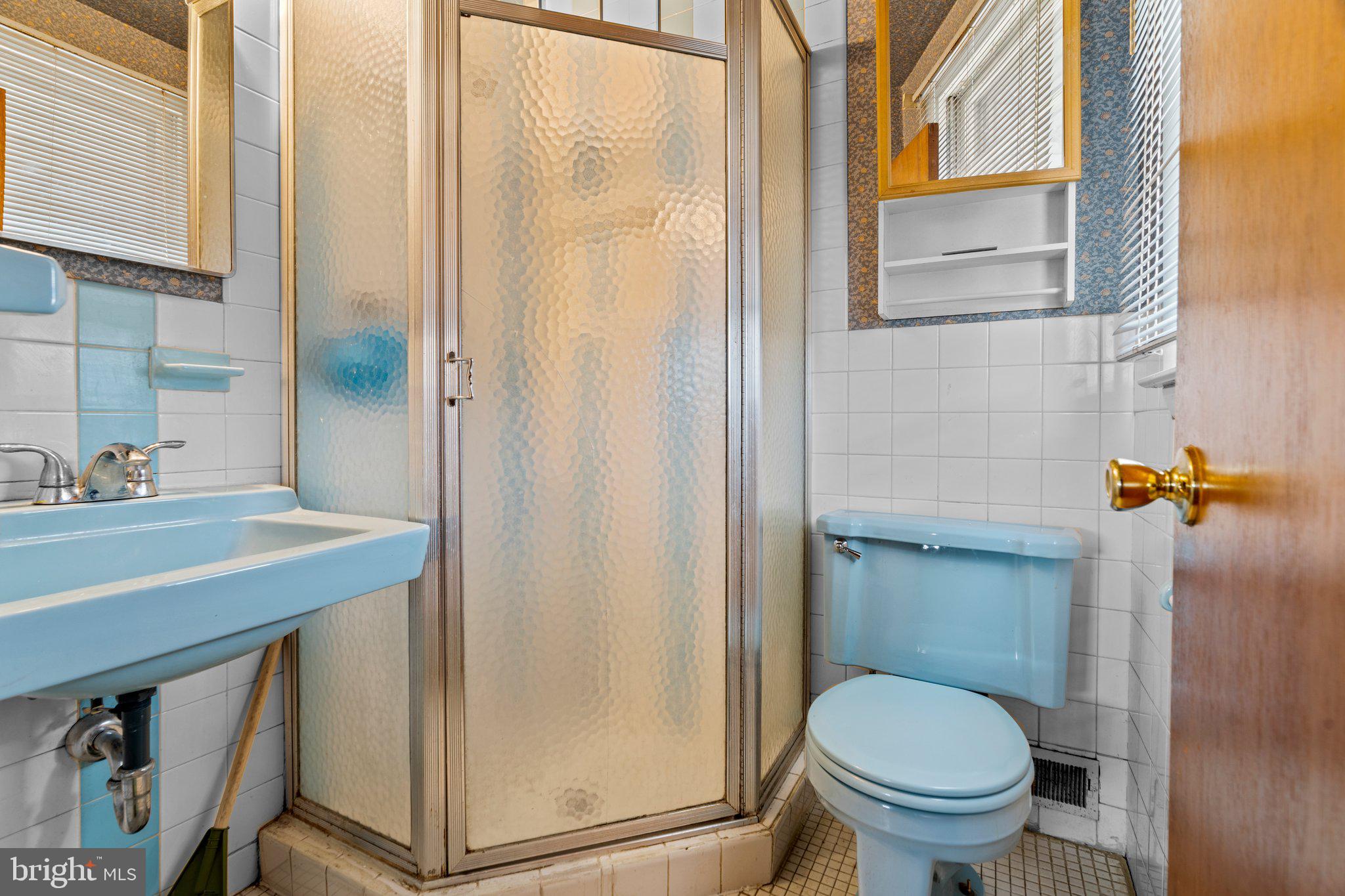 7300 Hill Road Philadelphia, PA 19128 - Photo 15 of 31 Primary Full Bath