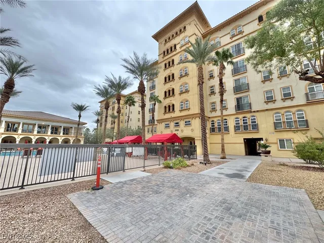 $1,200 | 2455 West Serene Avenue, Unit 740, Las Vegas, NV 89123