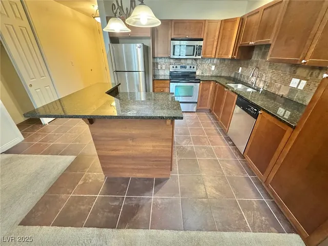 $1,200 | 2455 West Serene Avenue, Unit 740, Las Vegas, NV 89123