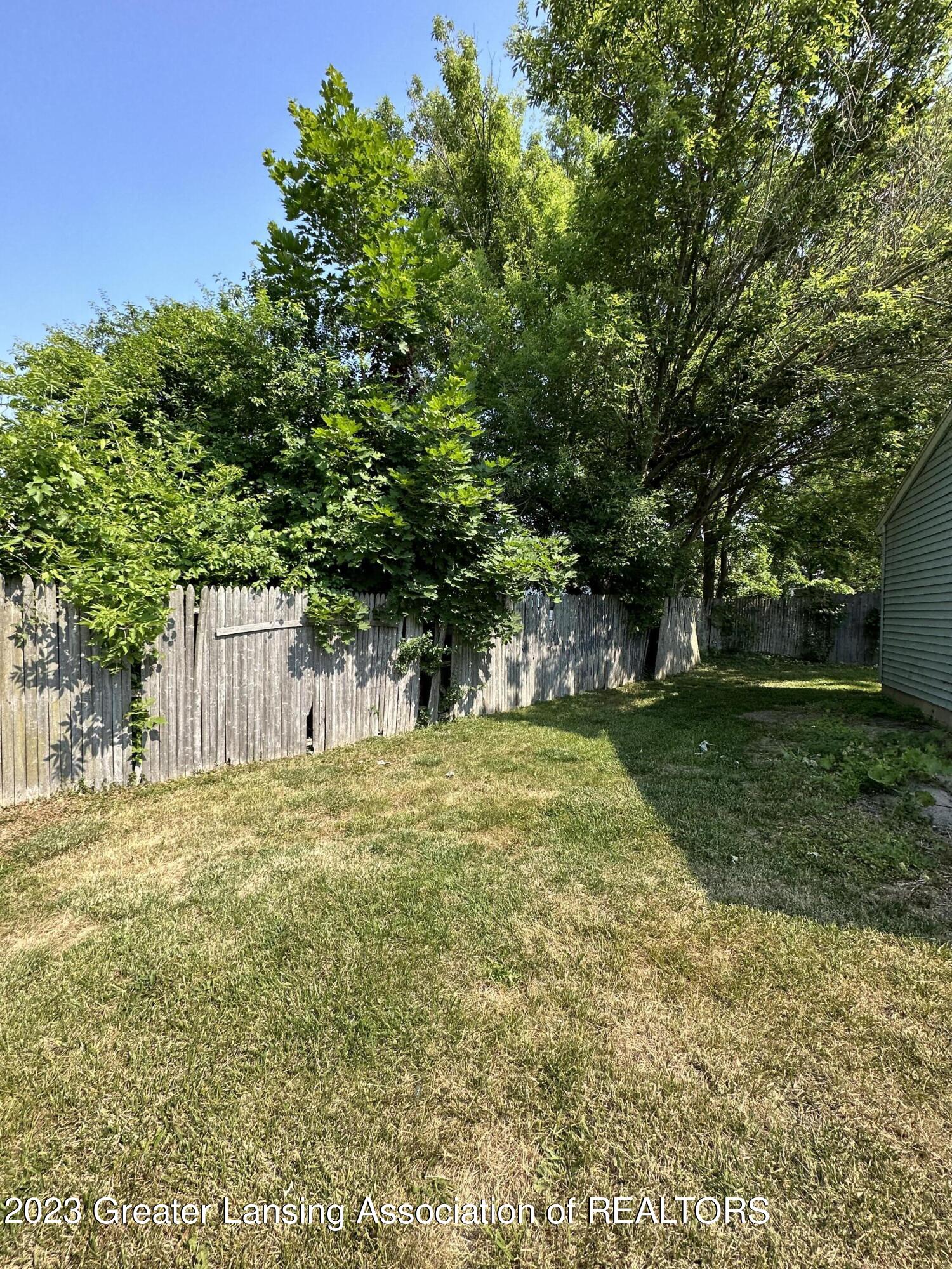 2315 Rheamount Avenue Lansing, MI 48906 - Photo 17 of 19 20230609_143438029_iOS