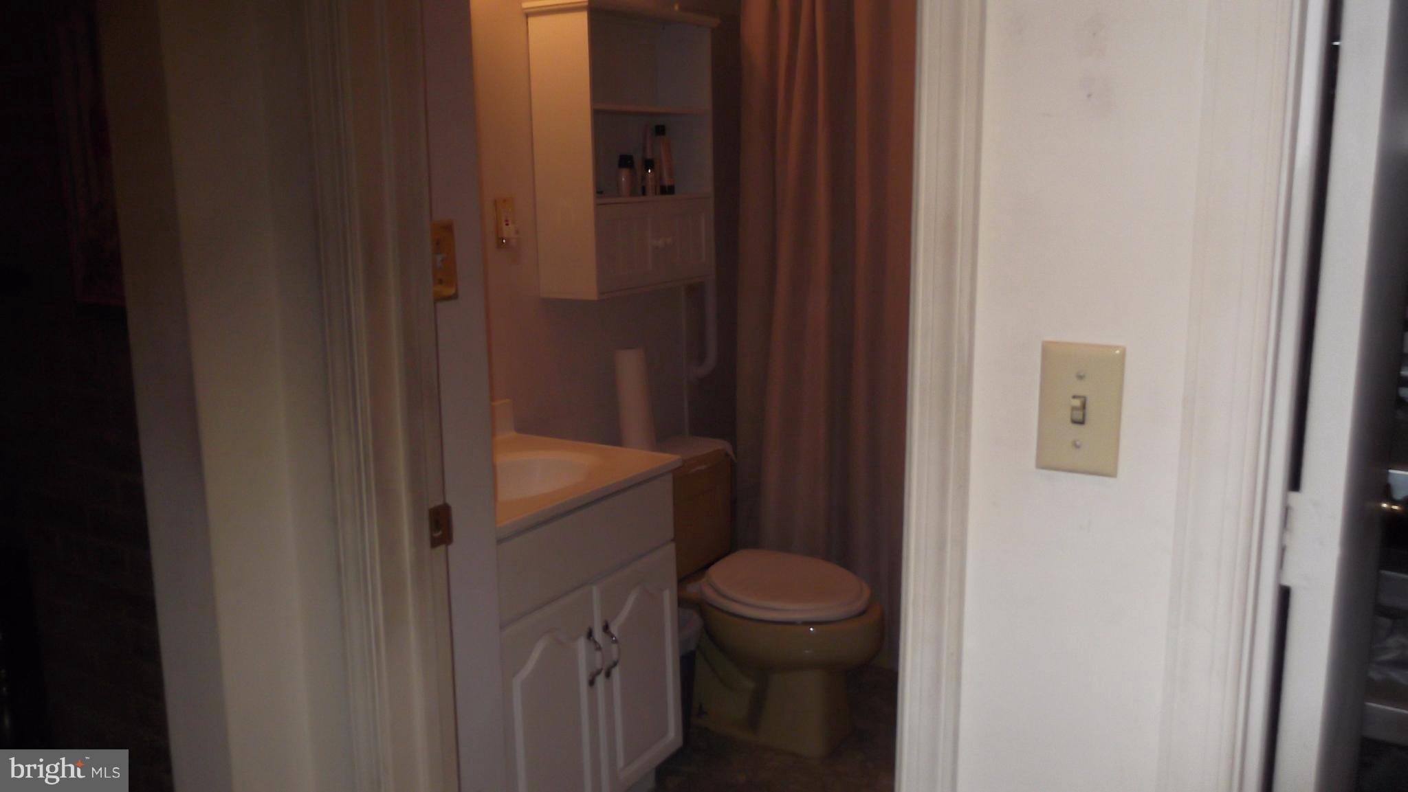12903 Estelle Road Silver Spring, MD 20906 - Photo 15 of 16 Bath
