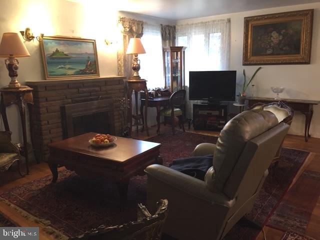 23 Glendale Road Havertown, PA 19083 - Photo 4 of 26 Gallery Image 4